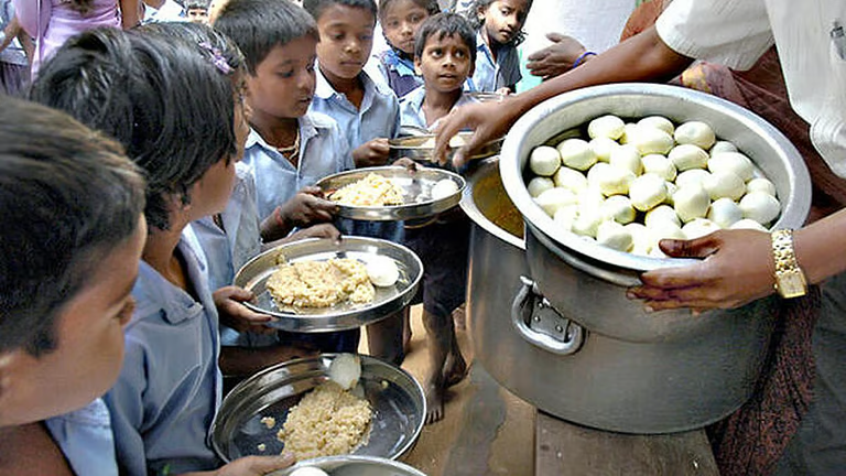 resizeplus_eisamay_2026-08-07_yu1fuy5u_boiled-egg-in-Mid-Day-meal