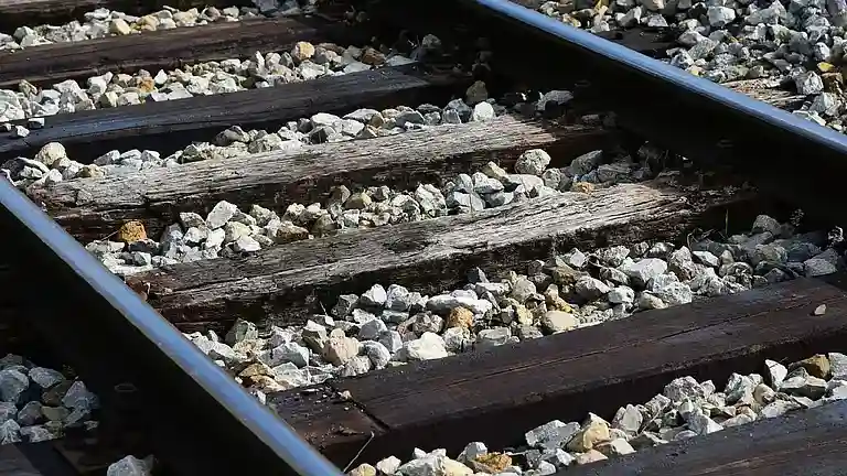 resizeplus_eisamay_2026-09-16_xaz9ecx9_Rail-Line