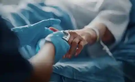 resizeplus_hospital-ward-senior-female-resting-260nw-1985507447